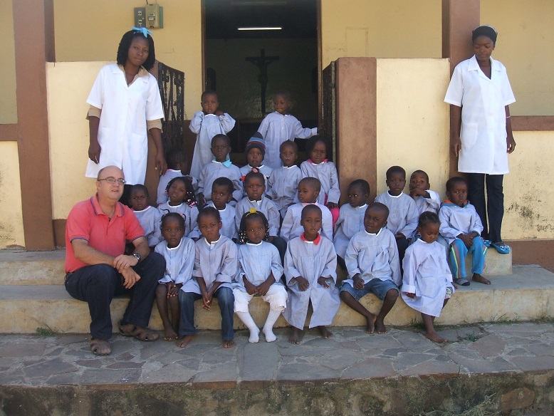 El misionero Paco González sigue con su gran labor en Mozambique